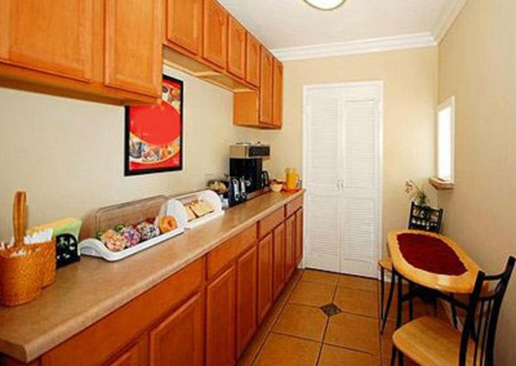 Escondido Lodge Hotel 2*